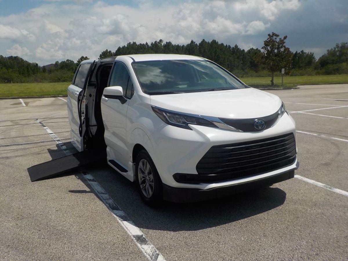 2022 TOYOTA SIENNA - Image 2