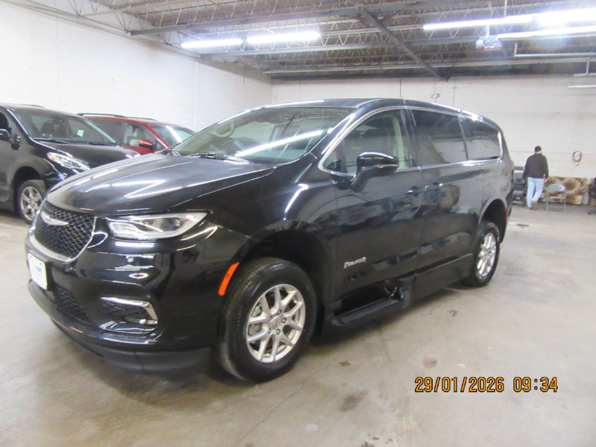 2024 CHRYSLER PACIFICA - Image 9