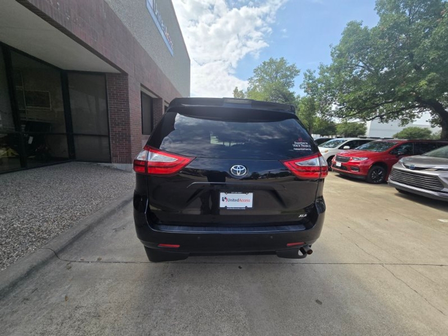 Used 2018 Toyota Sienna XLE - VMI Side Entry In Floor Automatic Ramp