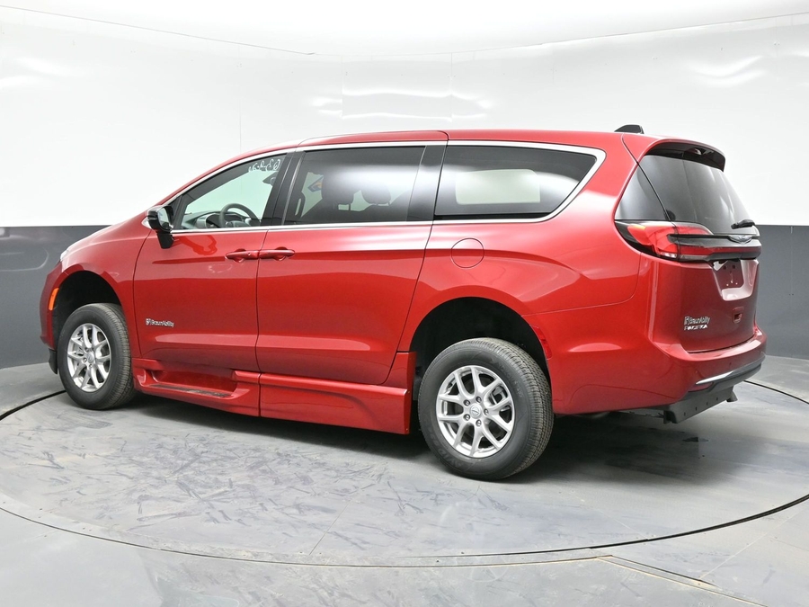 New 2026 Chrysler Pacifica Select Safety - BraunAbility Side Entry Fold Out Automatic Ramp