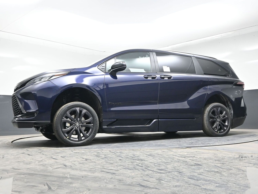 New 2026 Toyota Sienna Hybrid XSE Sport - BraunAbility Side Entry Entry Fold Out Automatic Ramp