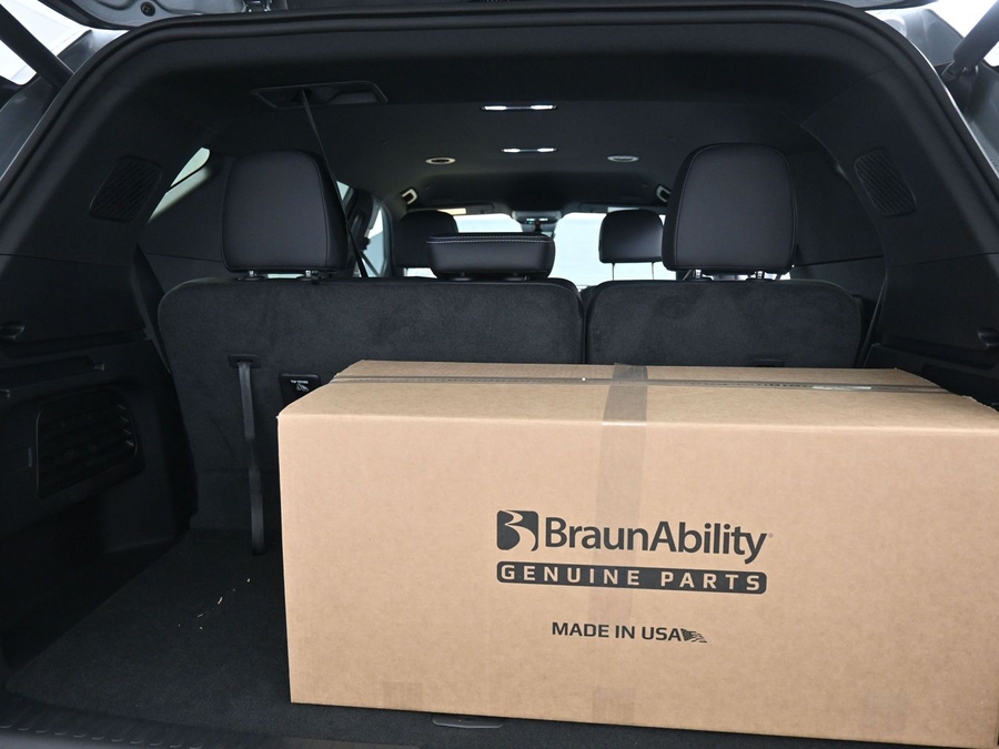 New 2026 Chevrolet Traverse 1LT Midnight Edition - BraunAbility Side Entry Entry In Floor Automatic Ramp
