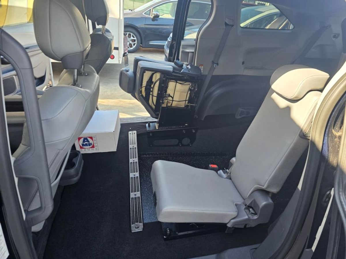 2024 TOYOTA SIENNA - Image 7