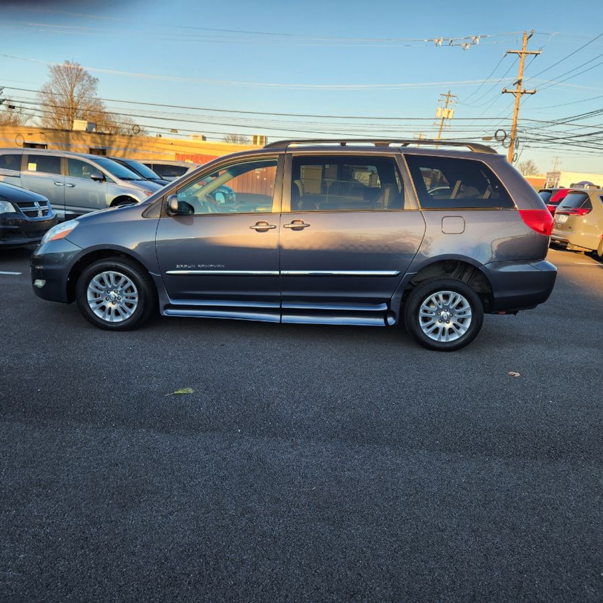 2008 TOYOTA SIENNA - Image 1