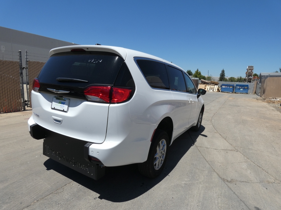 2026 Chrysler Voyager LX - Photo 7