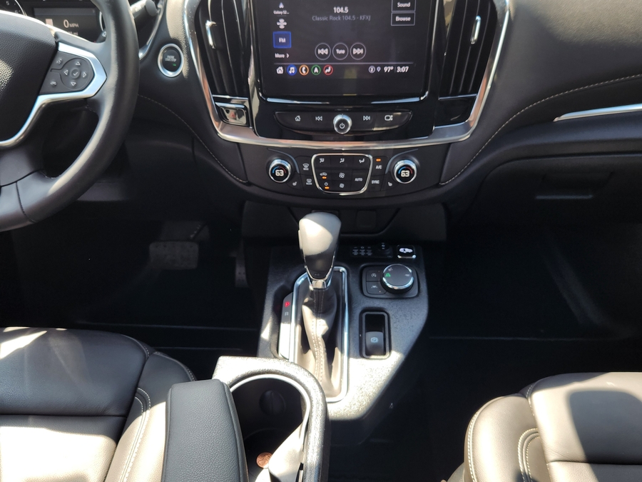 Blue Chevrolet Traverse image number 8