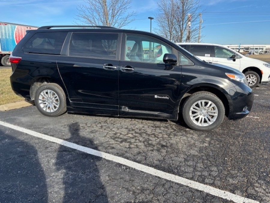 Used 2017 Toyota Sienna XLE - BraunAbility Side Entry Entry In Floor Automatic Ramp