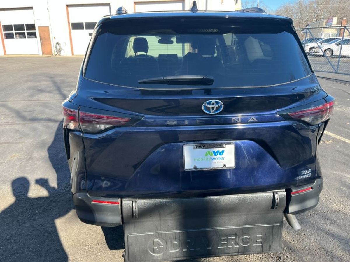 2024 TOYOTA SIENNA - Image 5