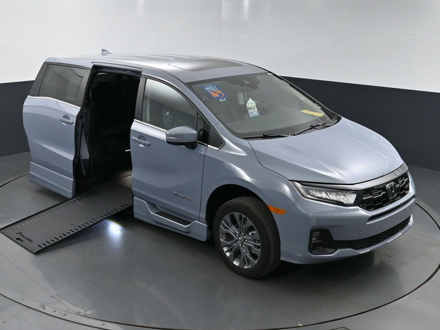 New 2025 Honda Odyssey Touring - BraunAbility Side Entry Entry In Floor Automatic Ramp