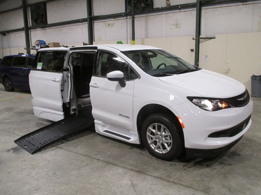 2022 CHRYSLER VOYAGER - Image 2