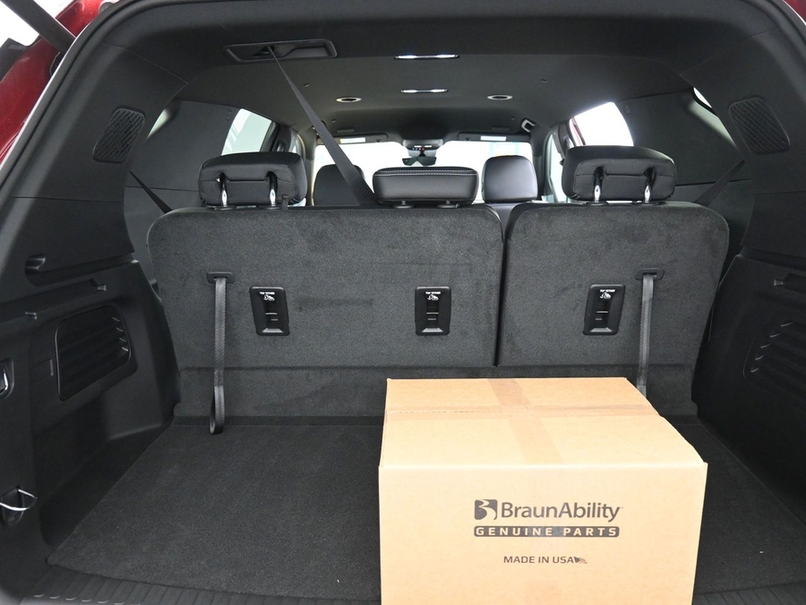 New 2026 Chevrolet Traverse 1LT Midnight Edition - BraunAbility Side Entry In Floor Automatic Ramp