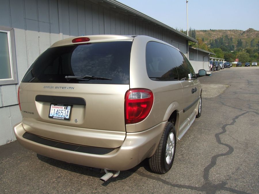Used 2006 Dodge Grand Caravan SE - BraunAbility Side Entry Entry Fold Out Automatic Ramp