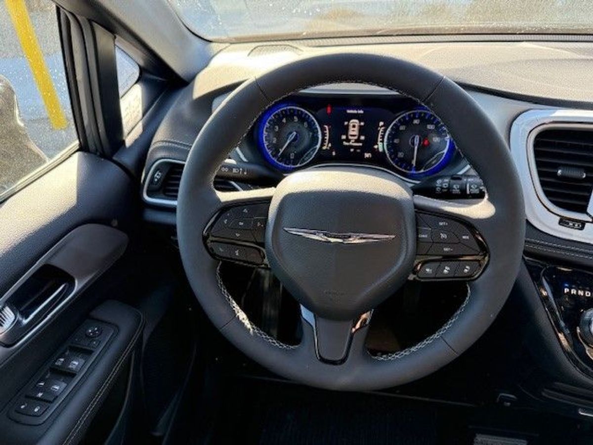 2024 CHRYSLER PACIFICA - Image 12