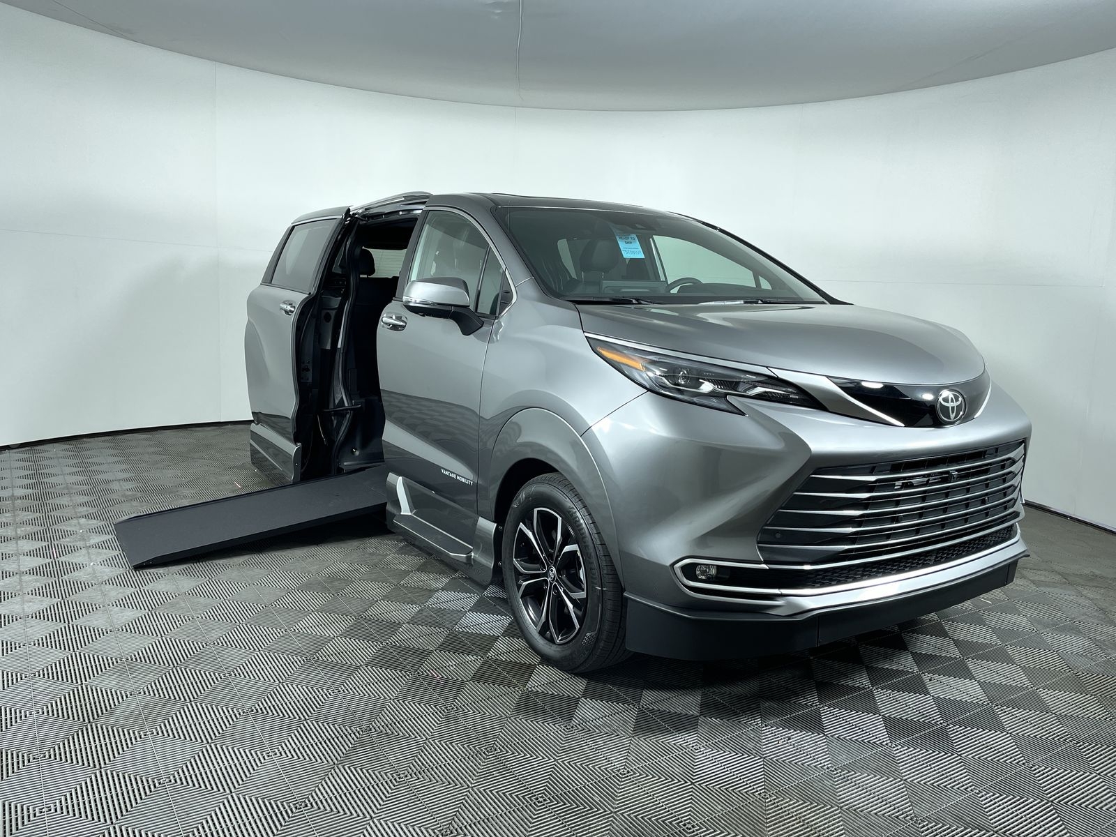 2026 Toyota Sienna AWD Platinum