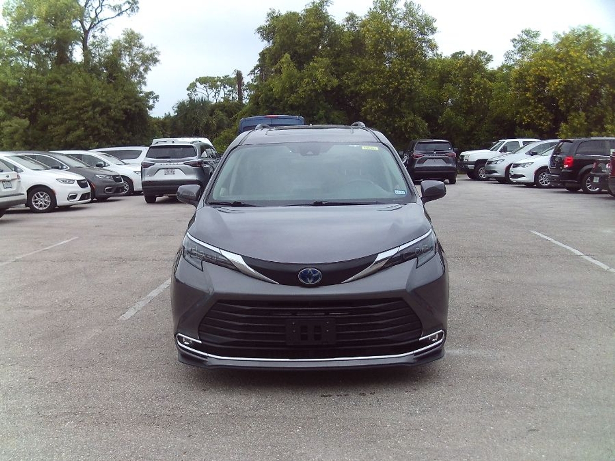 2024 TOYOTA SIENNA - Image 2