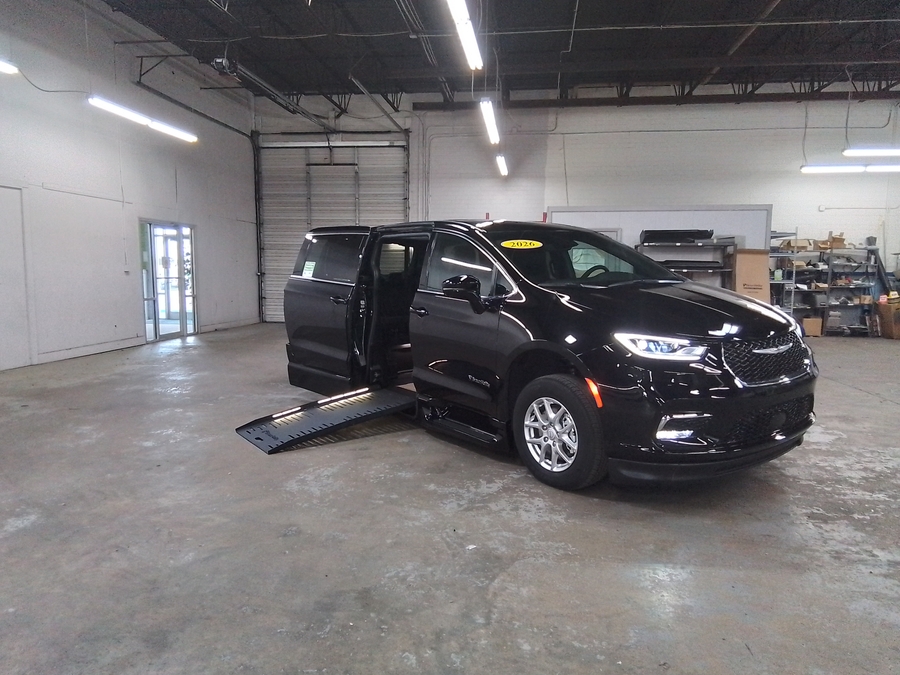 Black Chrysler Pacifica image number 25