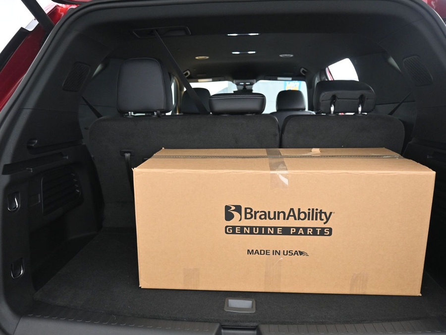 New 2026 Chevrolet Traverse 1LT Midnight - BraunAbility Side Entry In Floor Automatic Ramp