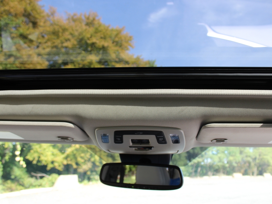 White Toyota Sienna image number 12