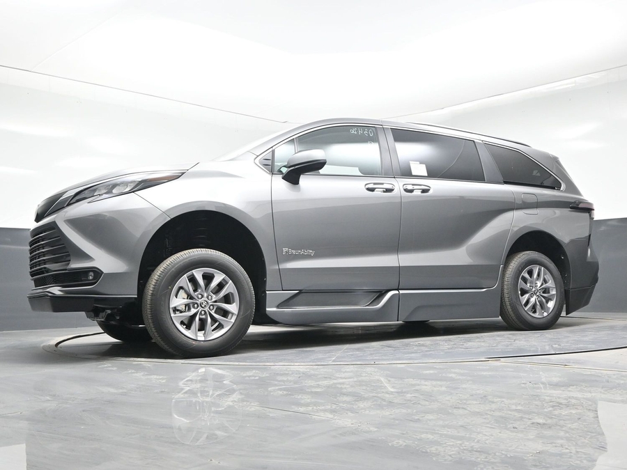 New 2026 Toyota Sienna Hybrid XLE Add - BraunAbility Side Entry Fold Out Automatic Ramp