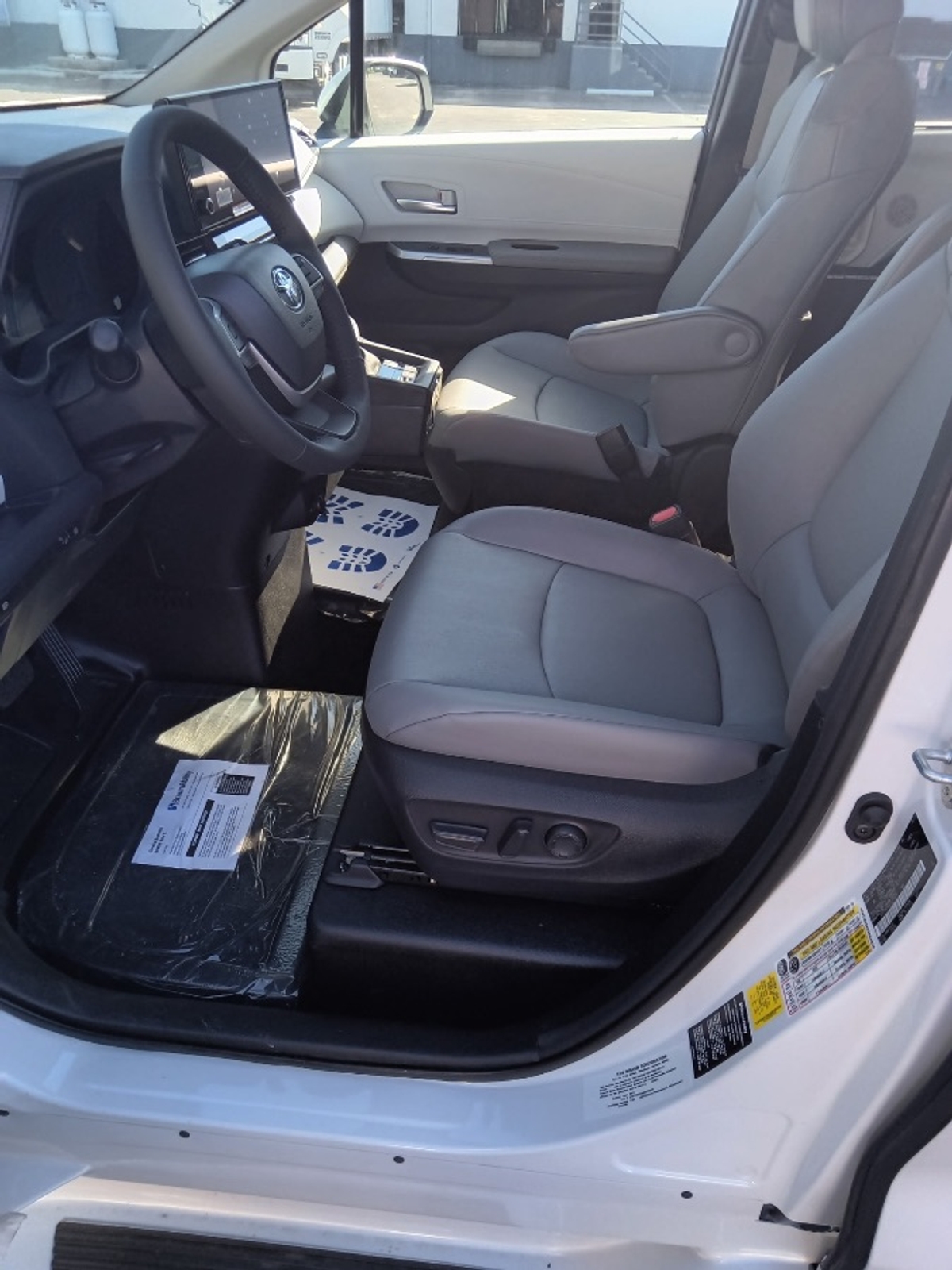 2025 TOYOTA SIENNA - Image 7