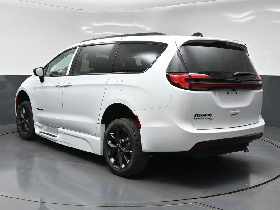 New 2026 Chrysler Pacifica Select Sport - BraunAbility Side Entry Fold Out Automatic Ramp