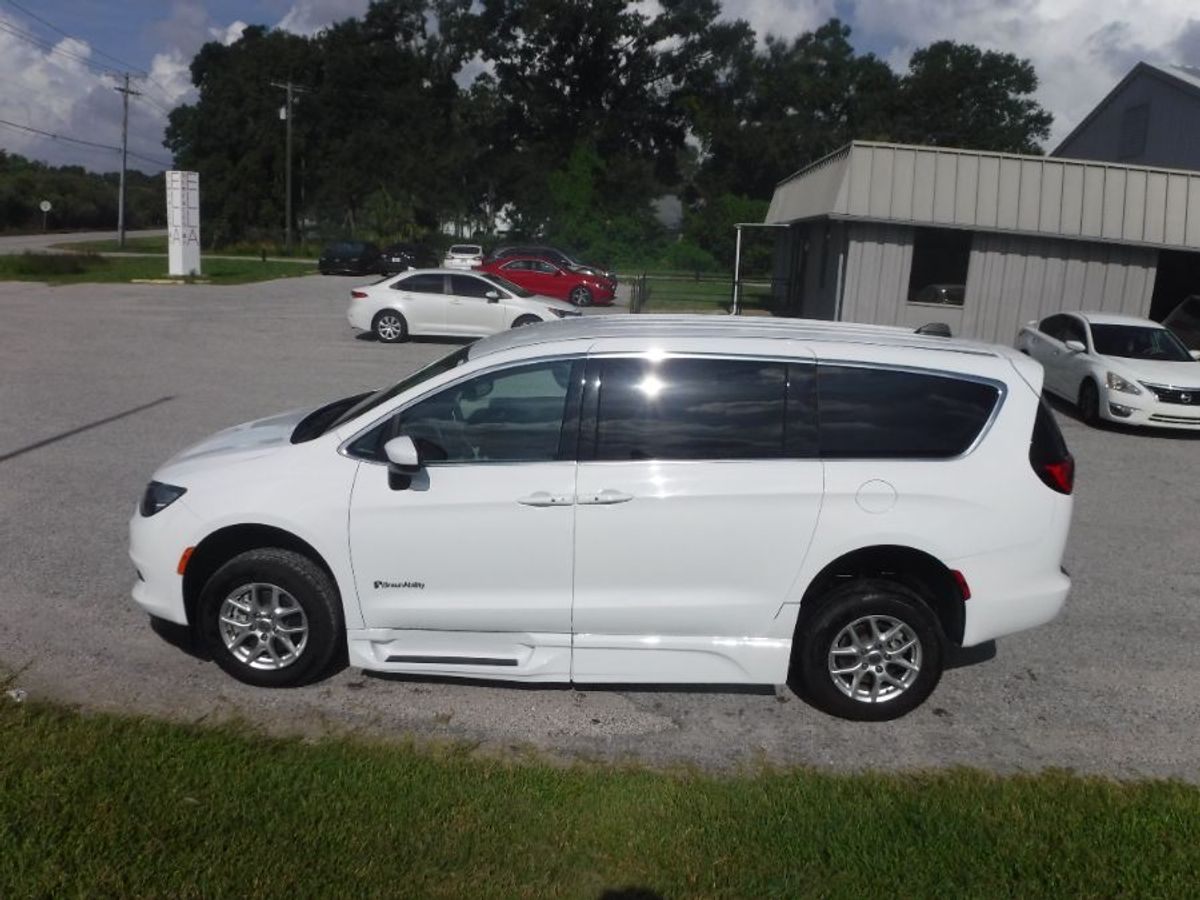 2023 CHRYSLER VOYAGER - Image 5