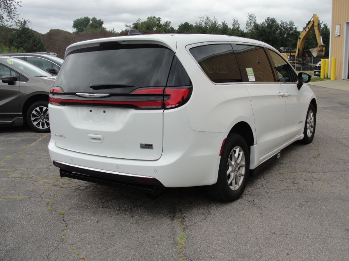 2024 CHRYSLER PACIFICA - Image 7