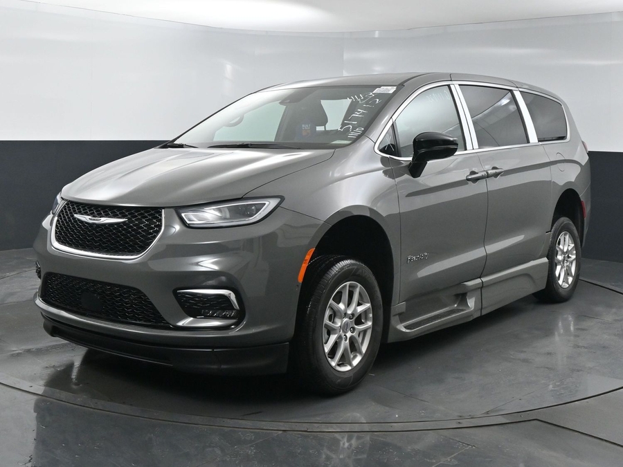 New 2025 Chrysler Pacifica Select Safety - BraunAbility Side Entry Entry Fold Out Automatic Ramp