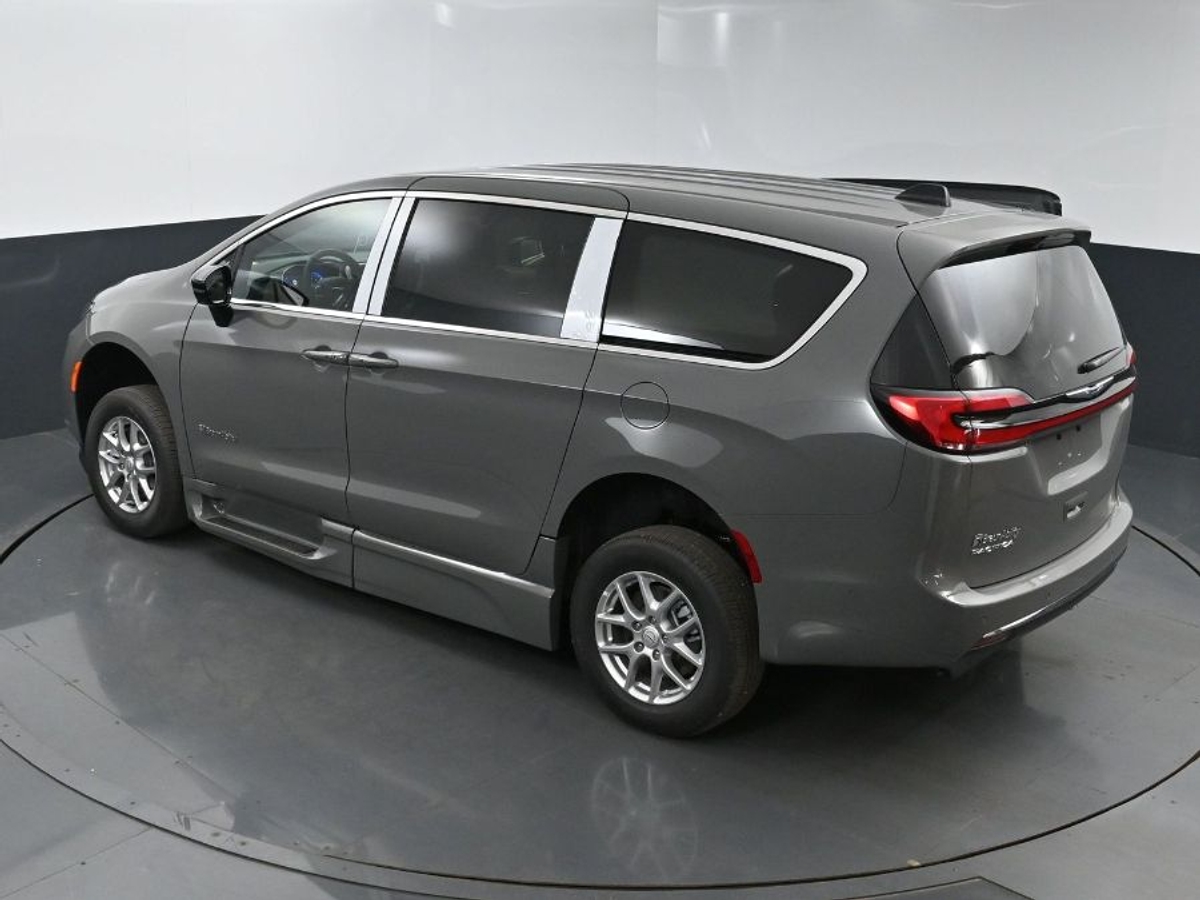 2025 CHRYSLER PACIFICA - Image 25