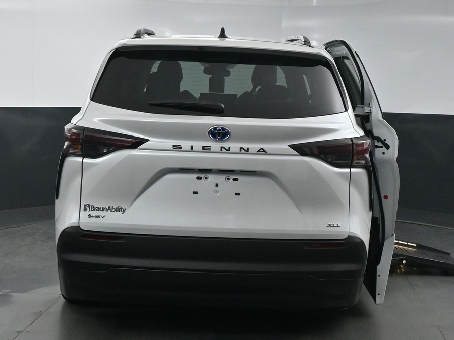 New 2025 Toyota Sienna Hybrid XLE Plus - BraunAbility Side Entry Entry Fold Out Automatic Ramp