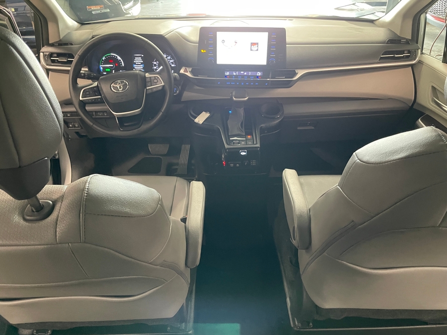 Used 2024 Toyota Sienna Hybrid XLE - BraunAbility Side Entry Fold Out Automatic Ramp