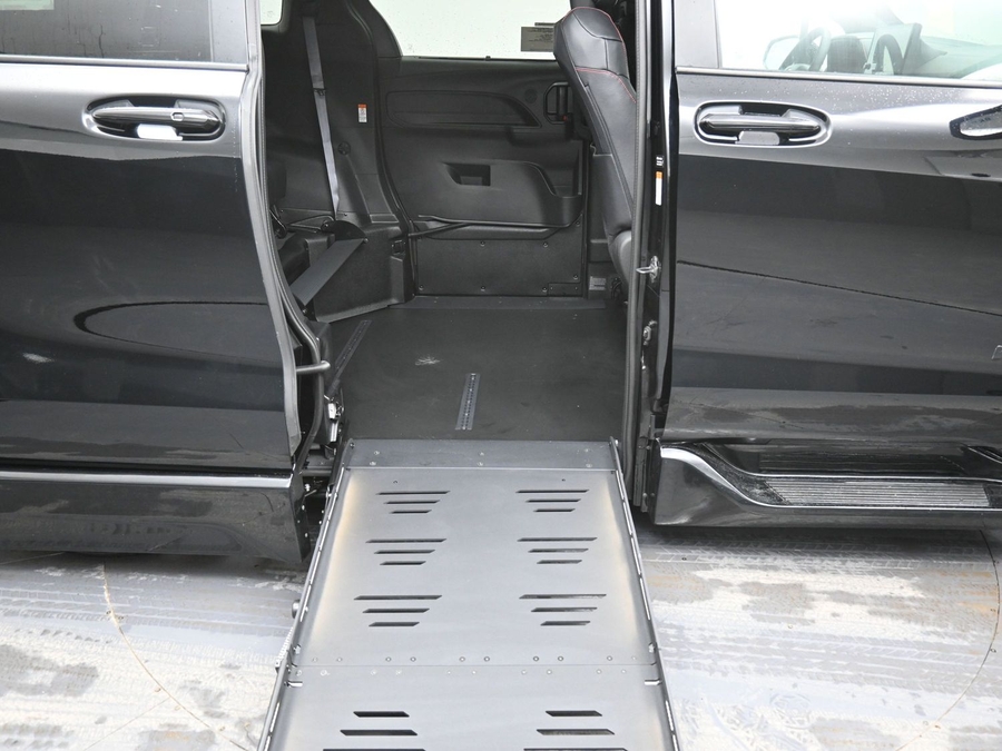 New 2025 Toyota Sienna Hybrid XSE Sport - BraunAbility Side Entry Entry Fold Out Automatic Ramp