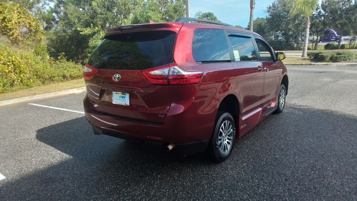 2019 TOYOTA SIENNA - Image 3