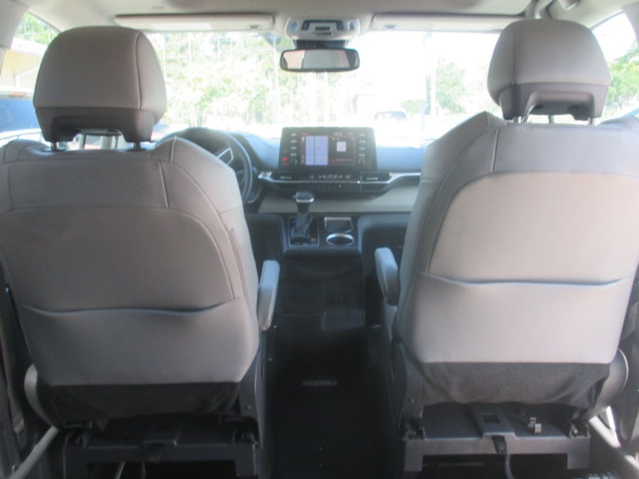 2024 Toyota Sienna XLE - Photo 6