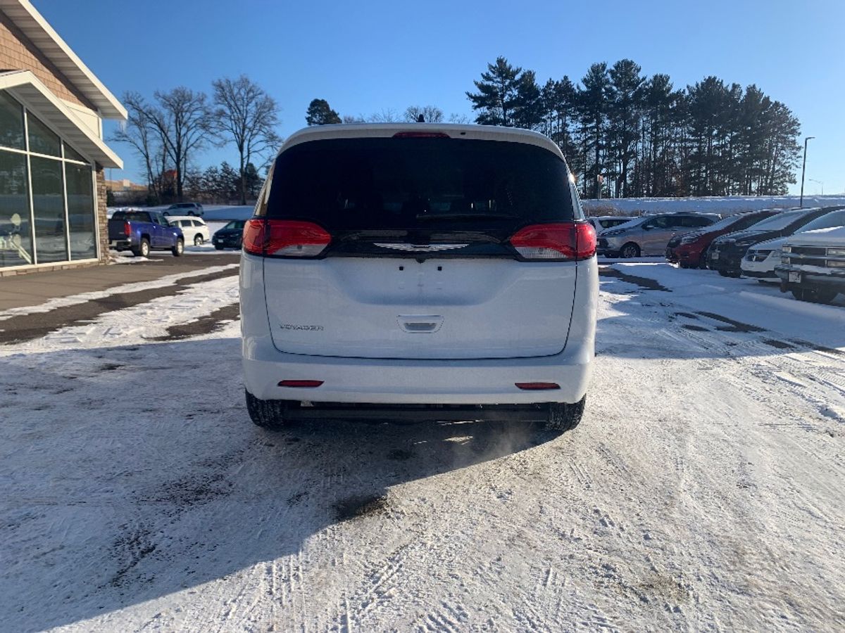 2024 CHRYSLER VOYAGER - Image 17