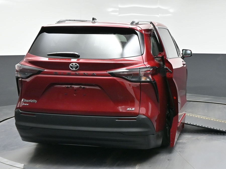 New 2026 Toyota Sienna Hybrid XLE Add - BraunAbility Side Entry In Floor Automatic Ramp