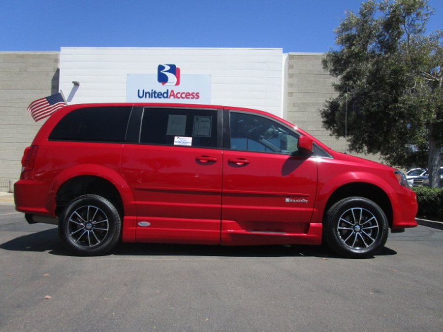 Used 2015 Dodge Grand Caravan SE - BraunAbility Side Entry Entry Fold Out Automatic Ramp