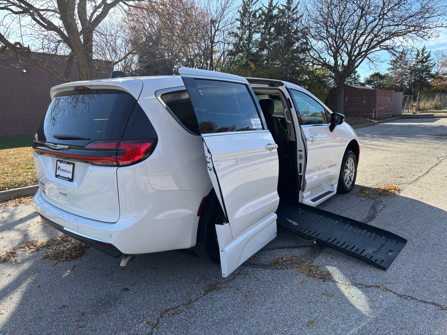 Used 2024 Chrysler Pacifica Touring L - BraunAbility Side Entry Entry Fold Out Automatic Ramp