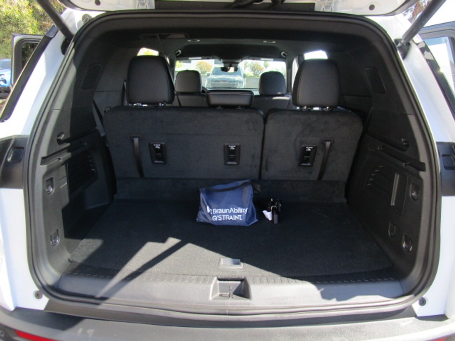 New 2026 Chevrolet Traverse 1LT Midnight - BraunAbility Side Entry In Floor Automatic Ramp