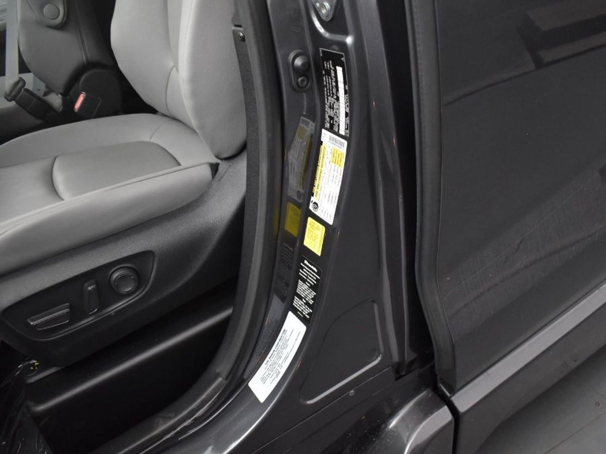 2025 TOYOTA SIENNA - Image 17