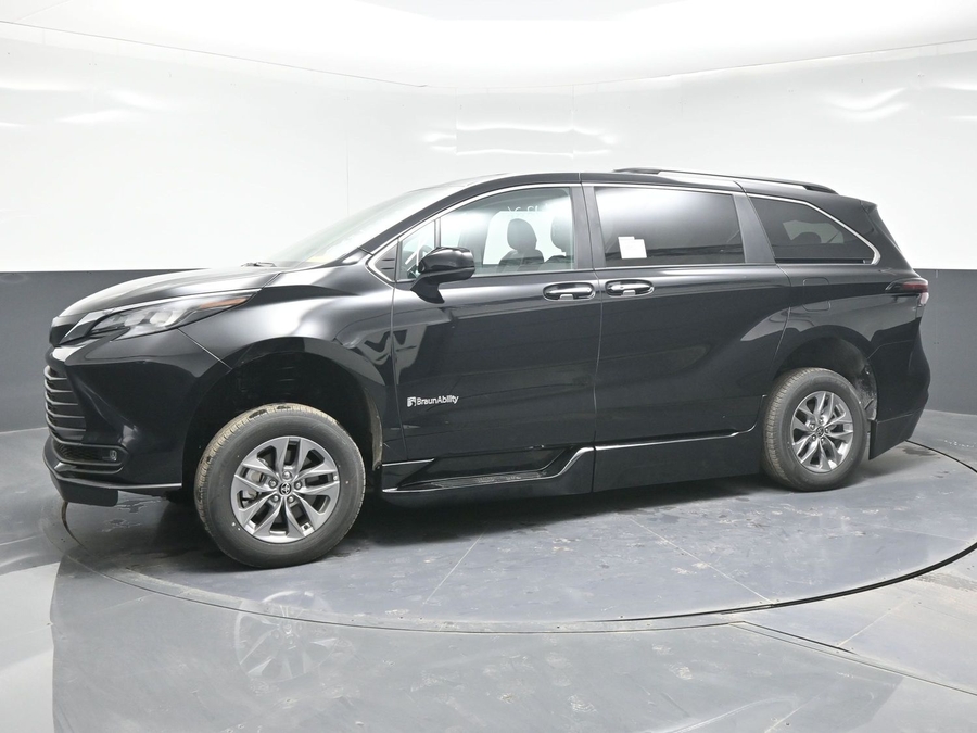 Black Toyota Sienna image number 2
