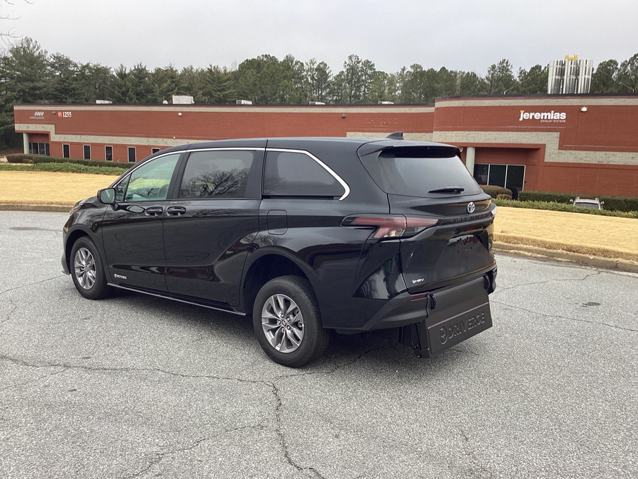 2025 TOYOTA SIENNA - Image 4