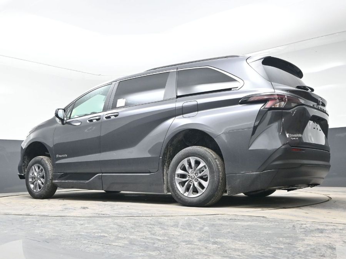 2025 TOYOTA SIENNA - Image 19