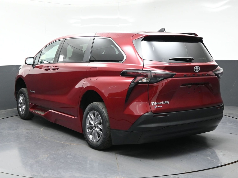 New 2026 Toyota Sienna Hybrid LE - BraunAbility Side Entry Fold Out Automatic Ramp