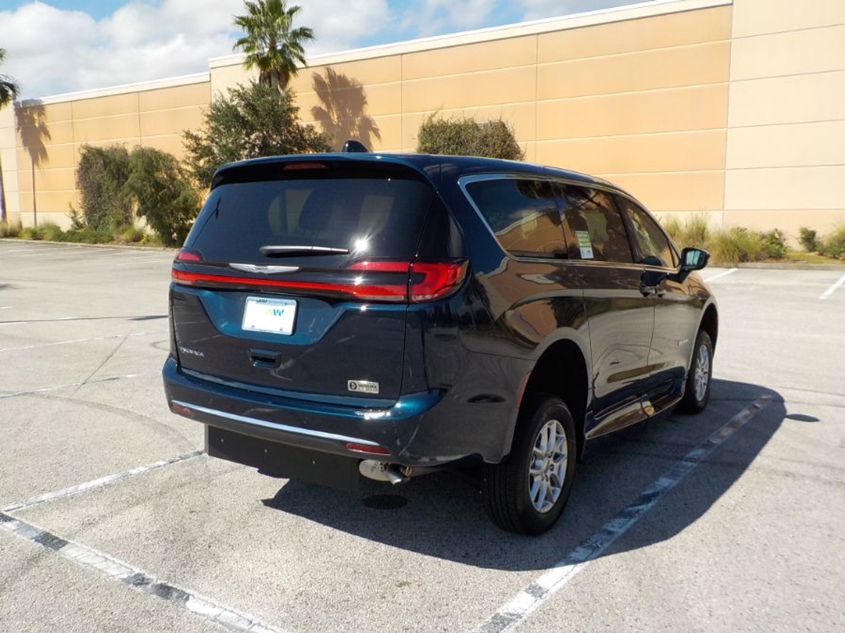 2024 CHRYSLER PACIFICA - Image 26