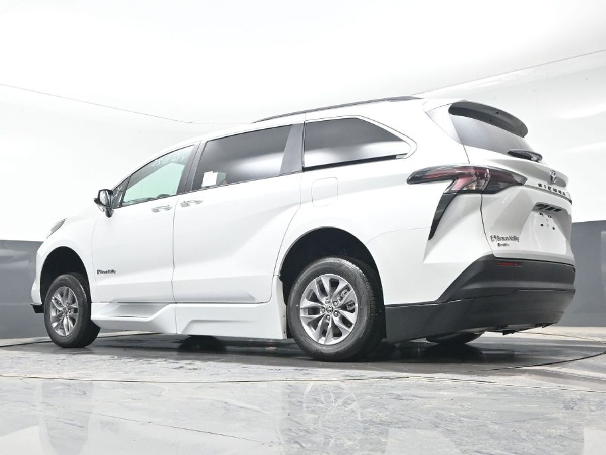 2025 TOYOTA SIENNA - Image 22