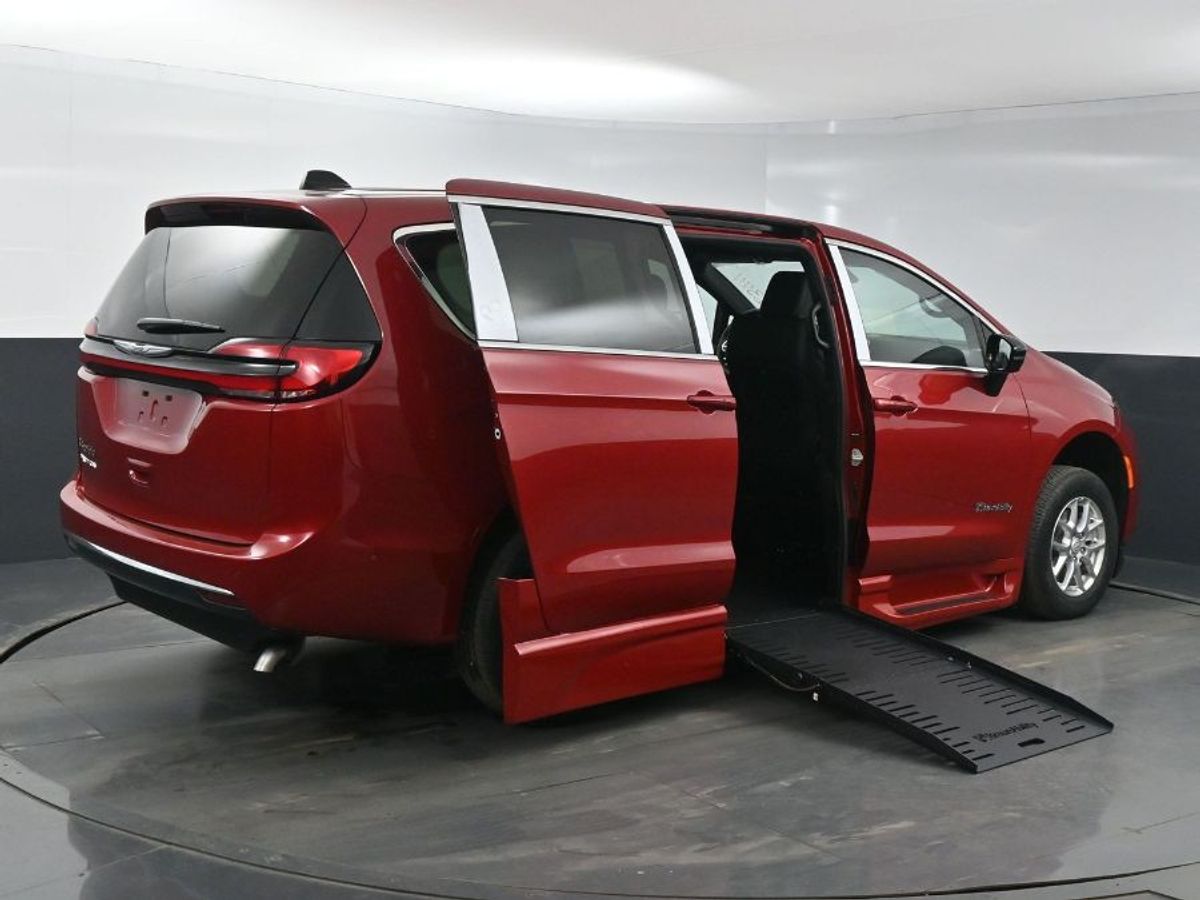 2025 CHRYSLER PACIFICA - Image 8