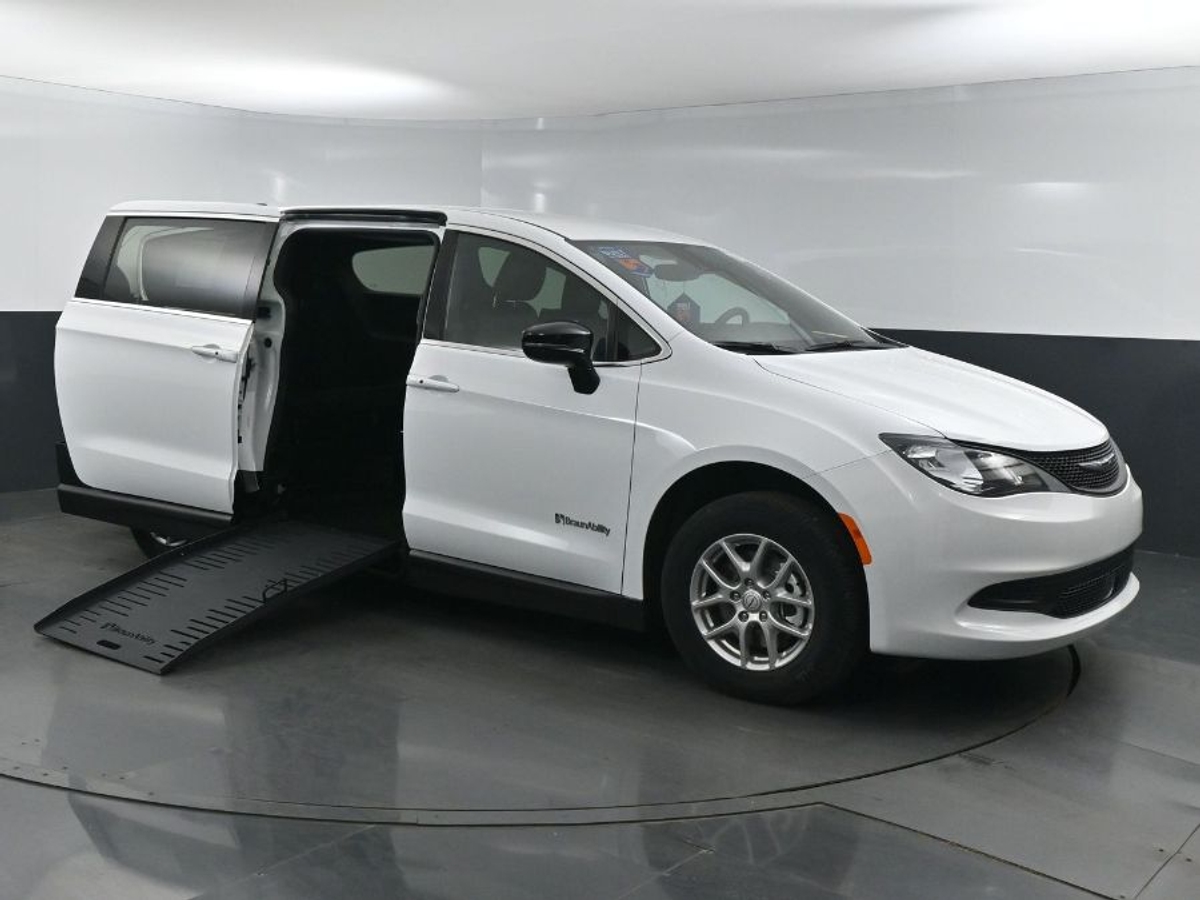 2025 CHRYSLER VOYAGER - Image 2