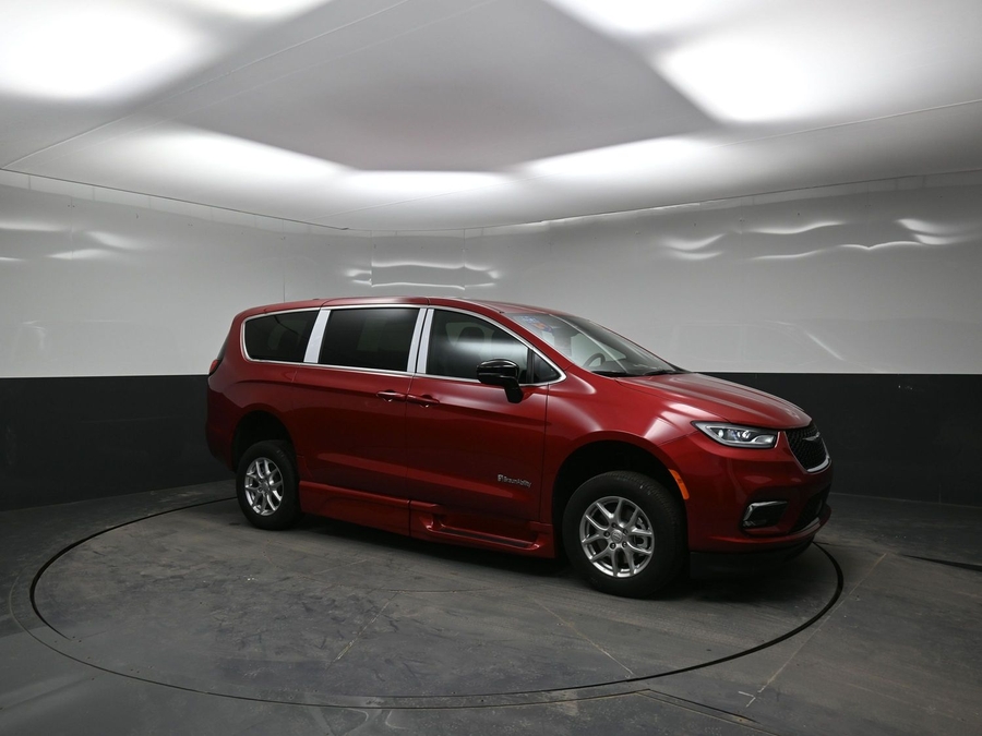 Red Chrysler Pacifica image number 15