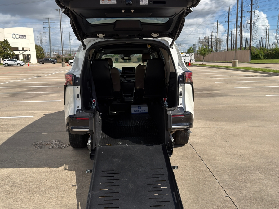 Used 2021 Toyota Sienna Hybrid Limited - Rear Entry Fold Out Manual Ramp